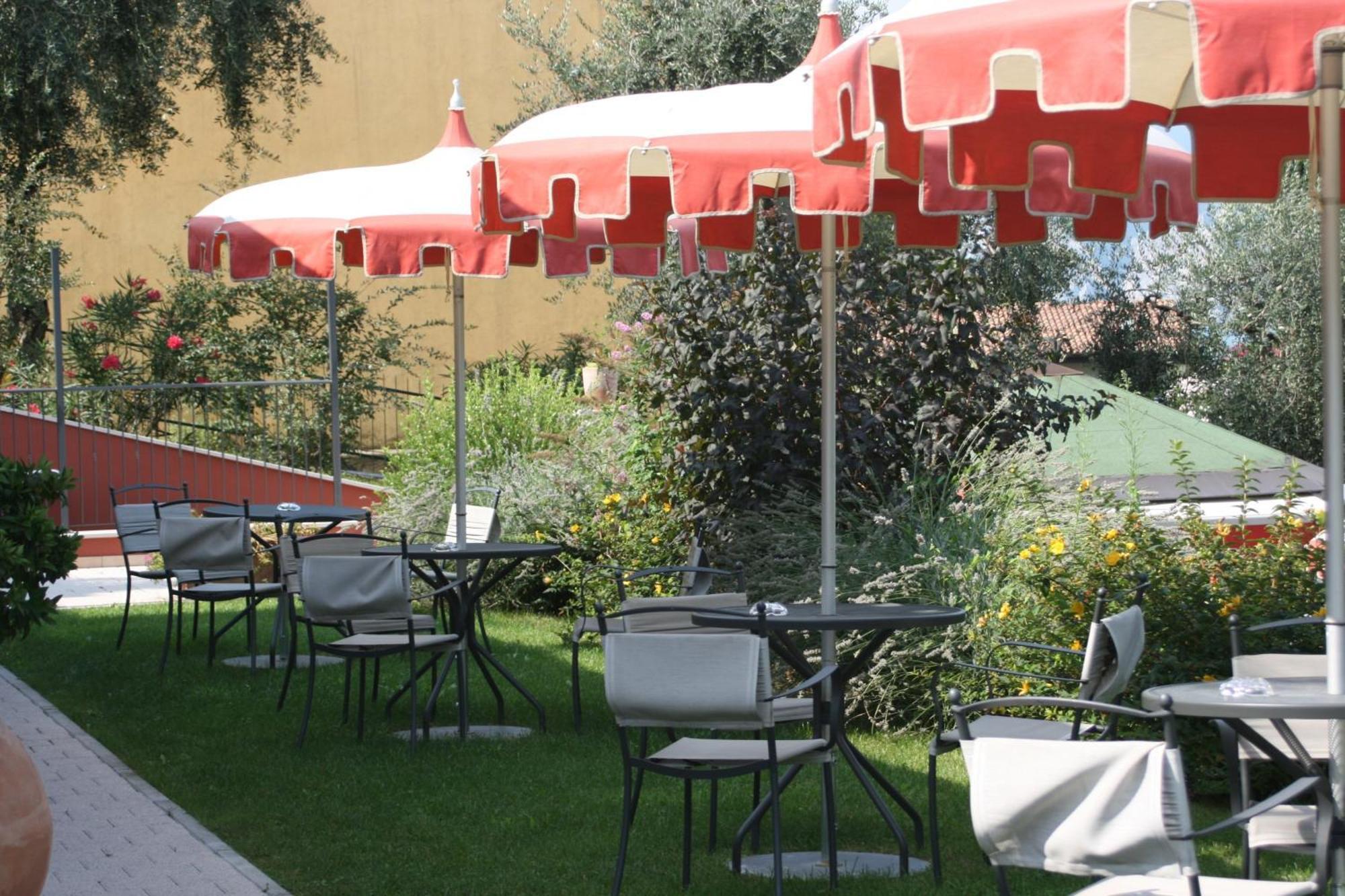 Hotel Oasi Beach Malcesine Dış mekan fotoğraf