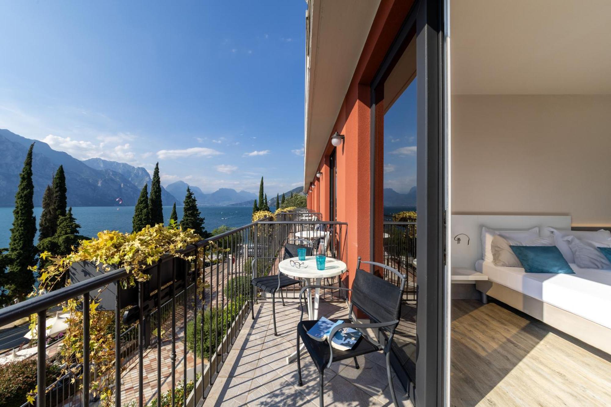 Hotel Oasi Beach Malcesine Dış mekan fotoğraf